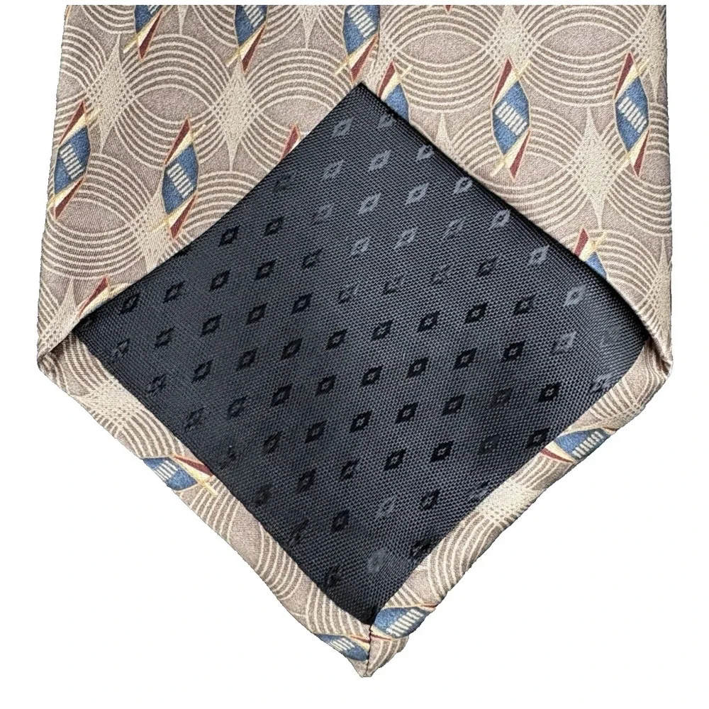 Mens Tie Bill Blass SILK 100% Brown Black Geometric 4